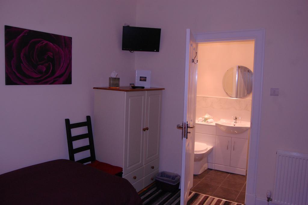 Dawn Break Bed & Breakfast Largs Oda fotoğraf